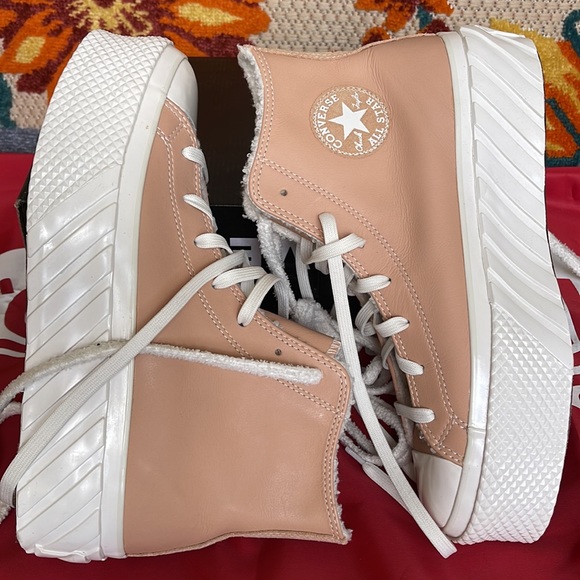 Converse 573073C
CTAS LIFT 2X HI
VACHETTA BEIGE/VINTAGE WHITE
WMNS Platforms - Picture 12 of 16